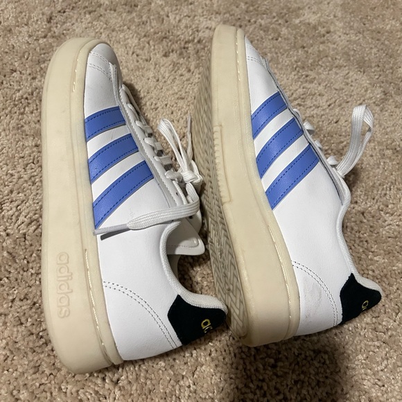 Women’s adidas grand court size 7 - Picture 2 of 6